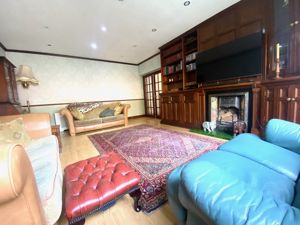 Lounge- click for photo gallery